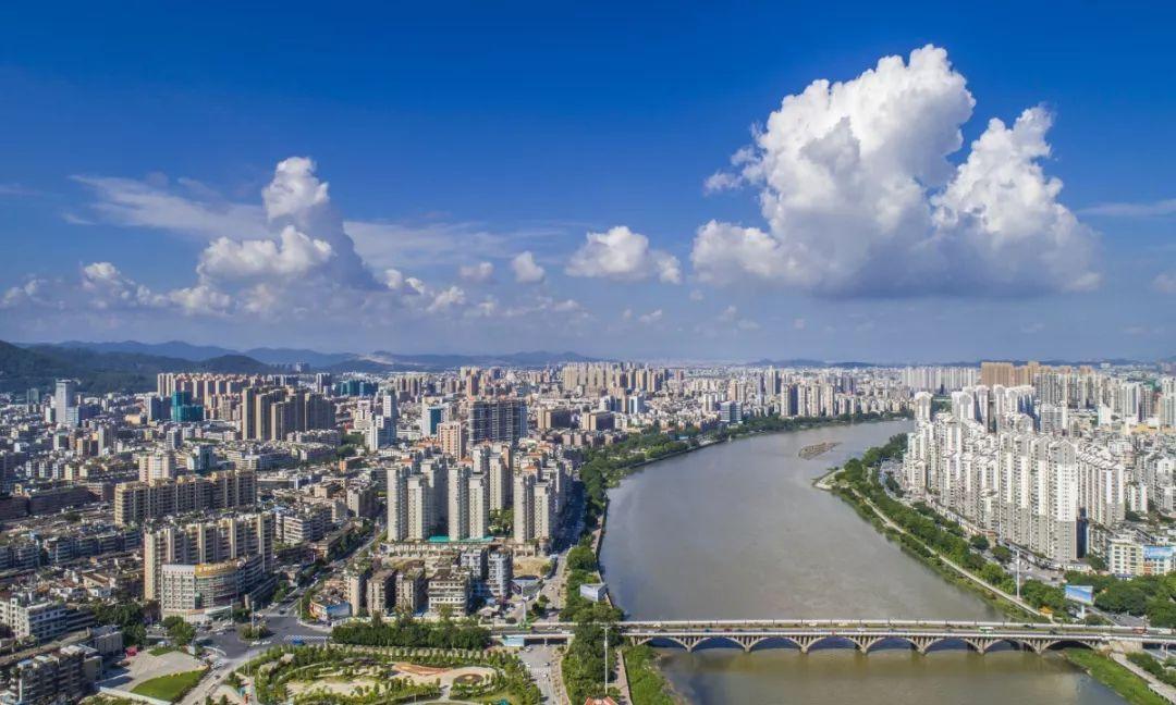 广东之光，高科技产品照亮生活，革新从此刻启航！